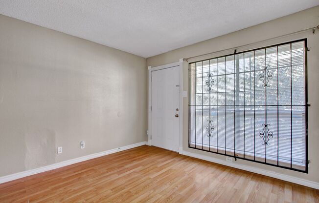 Stylish Two-Story Unit in Macarthur Townhomes with Modern Amenities