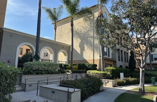 2 beds, 2 baths, 1,090 sqft, $4,475, Unit 120