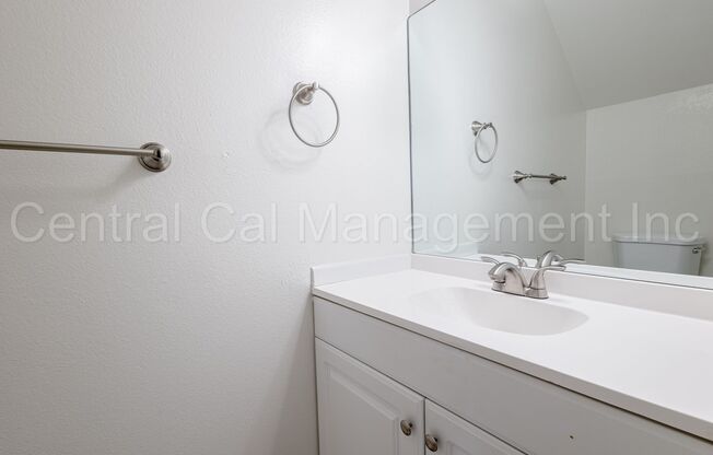 2 beds, 1.5 baths, 920 sqft, $1,295, Unit B