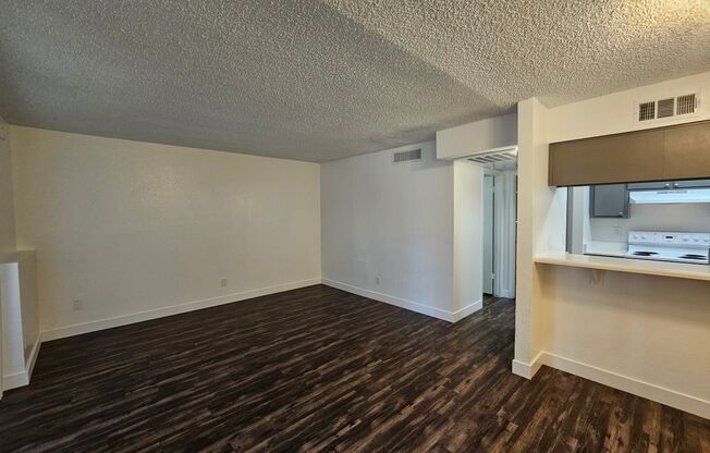 1 bed, 1 bath, 580 sqft, $995, Unit 123