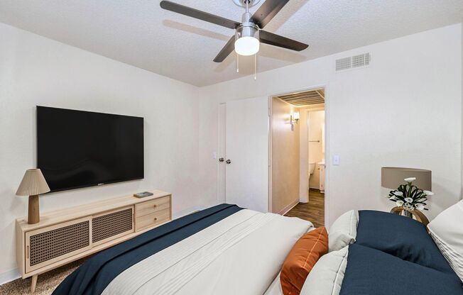 2 beds, 2 baths, 960 sqft, $1,558, Unit 201