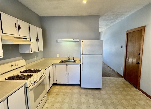 1 bed, 1 bath, 700 sqft, $2,300, Unit 1