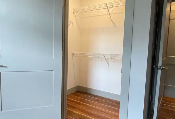 2 beds, 2 baths, 953 sqft, $1,848, Unit Bay 5 Unit 221