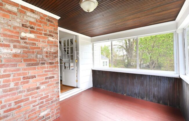 Charming single family home with 3 bedrooms!