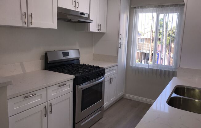 350 South Manhattan Place