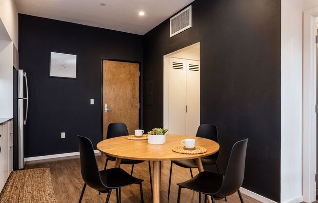1 bed, 1 bath, 800 sqft, $3,300, Unit 316