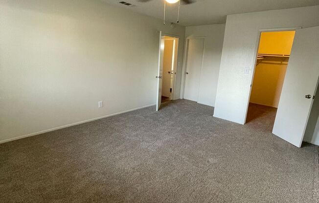 2 beds, 1 bath, 993 sqft, $1,595, Unit 13-18