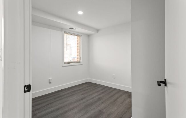 2 beds, 1 bath, 515 sqft, $2,500, Unit 1400-LL2