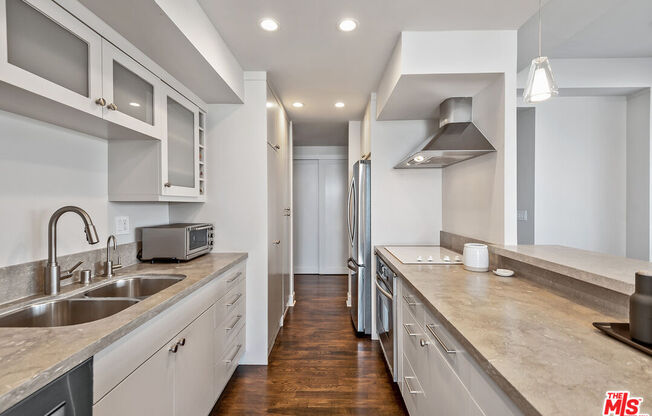 2 beds, 2 baths, 1,633 sqft, $9,500, Unit 702