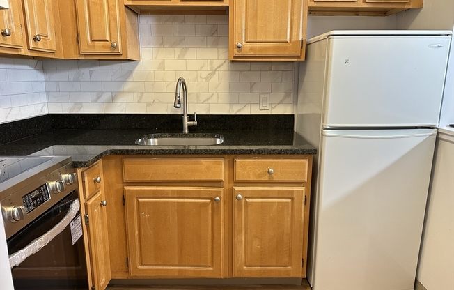 Studio, 1 bath, 445 sqft, $1,650, Unit 1F