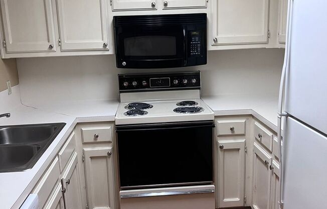 Beautiful 2nd floor condo with vaulted ceilings