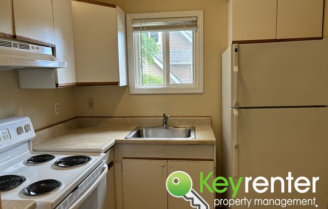 2 beds, 1 bath, 900 sqft, $1,350