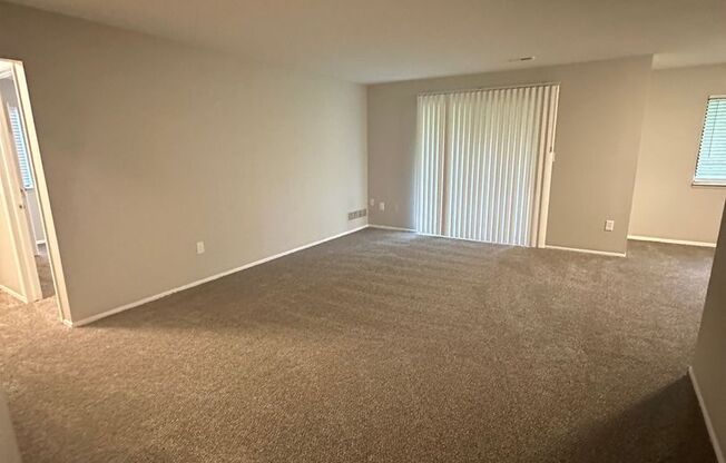 1 bed, 1 bath, 842 sqft, $1,099, Unit A202