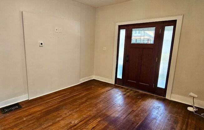 2 beds, 1 bath, $995