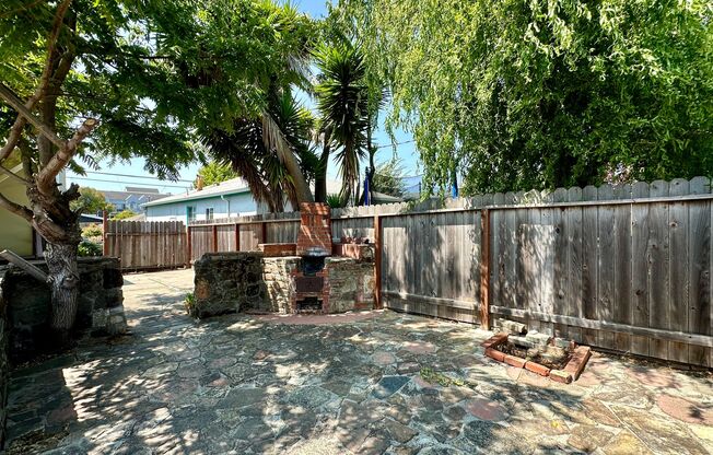 Large & Sunny House & Backyard in a Tranquill Neighborhood of El Cerrito