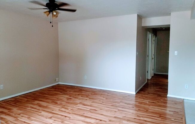 close to Riverbend Park,clean and ready