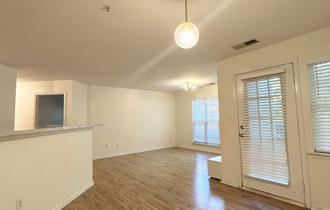 3 beds, 2 baths, $1,900, Unit Unit D