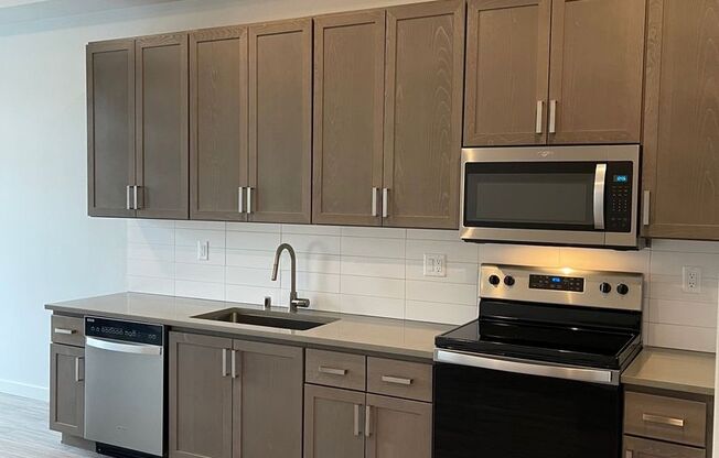 1 bed, 1 bath, 611 sqft, $1,455, Unit 307