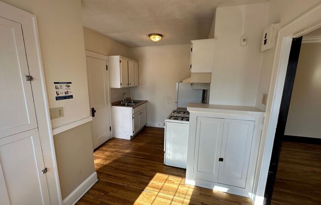 Studio, 1 bath, 455 sqft, $949, Unit 108