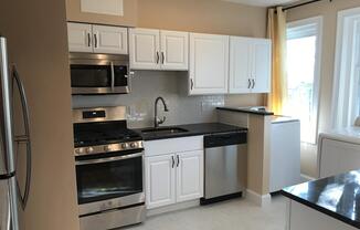 3 beds, 1 bath, $4,850, Unit 31