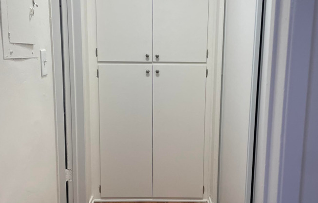 Spacious 3 bedroom unit located in Canoga Park! MOVE IN READY