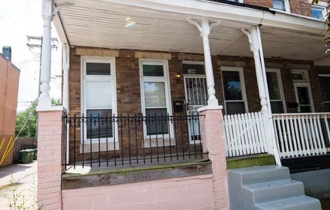 Charles Village 3bd/1.5ba Rowhome w/ W/D & A/C! --Available 8/14