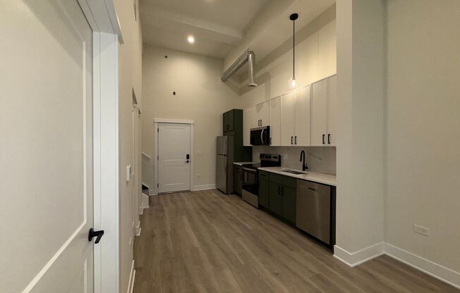 1 bed, 1.5 baths, 689 sqft, $3,395, Unit 206