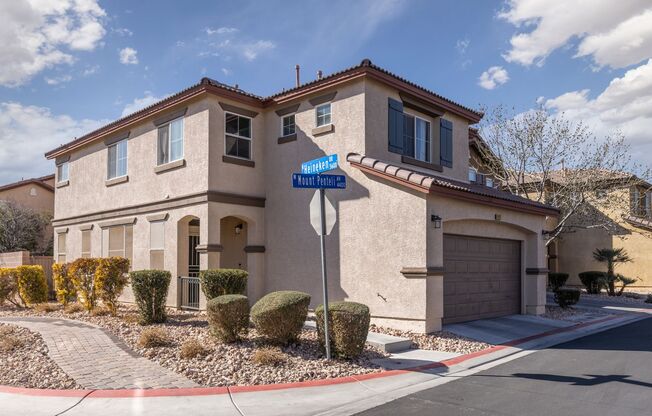 Recently renovated 4br home in neighborhood with pool and playground