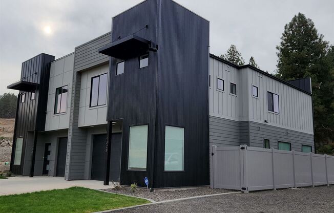 BRAND NEW MODERN 4 BED 2.5 BATH DUPLEX WITH OVER 2350 SQ. FT.  TEMPORARY HOUSING ALSO AVAILABLE!