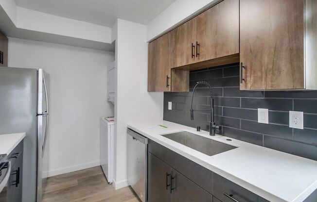 2 beds, 2 baths, 870 sqft, $2,995, Unit 4820-9