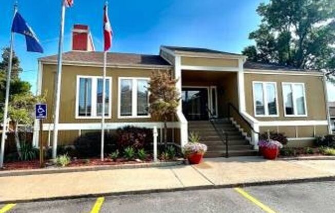 2 beds, 1.5 baths, 1,560 sqft, $1,225