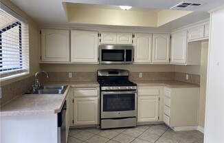 9325 SUNLAND PARK DR