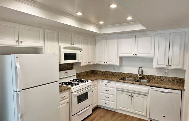 Updated 2+2 in great condo complex