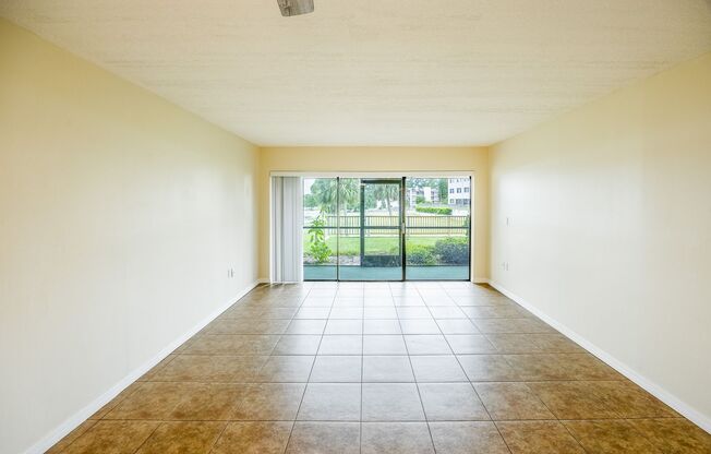 RENT NOW and Receive the rest of OCTOBER FREE! Spacious 3bed /2 bath 1st Floor Lakefront Condo For Rent in Altamonte Springs!