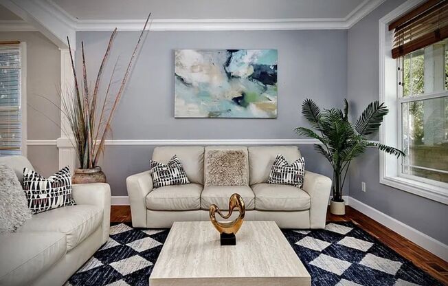 7 beds, 3.5 baths, $7,000