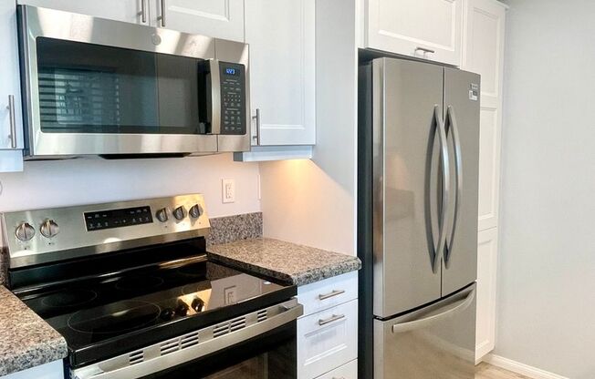 Del Mar Heights 1 br condo