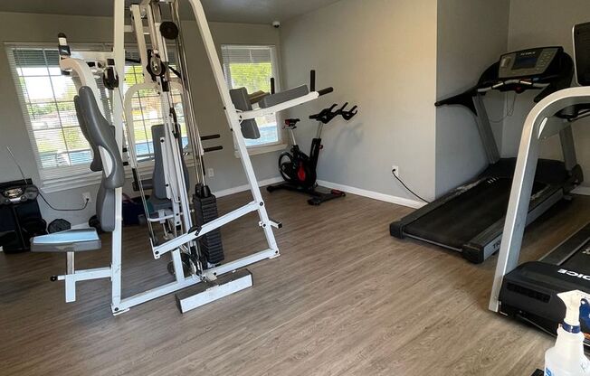 2 beds, 1 bath, 945 sqft, $1,500, Unit 090