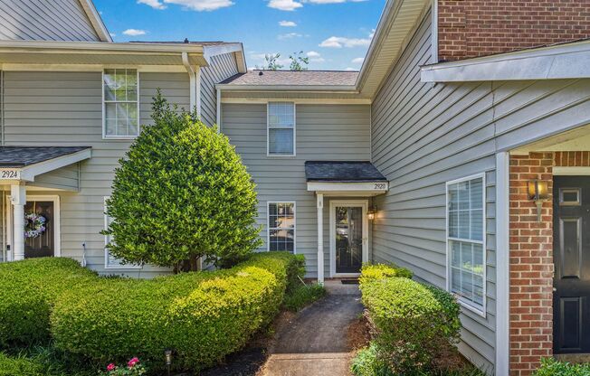 Light and bright 2-primary suite, 2-bath condo in Firethorne of Charlotte.