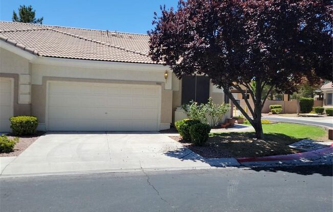 STUNNING FULLY FURNISHED SINGLE STORY HOME IN GATED COMMUNITY!!