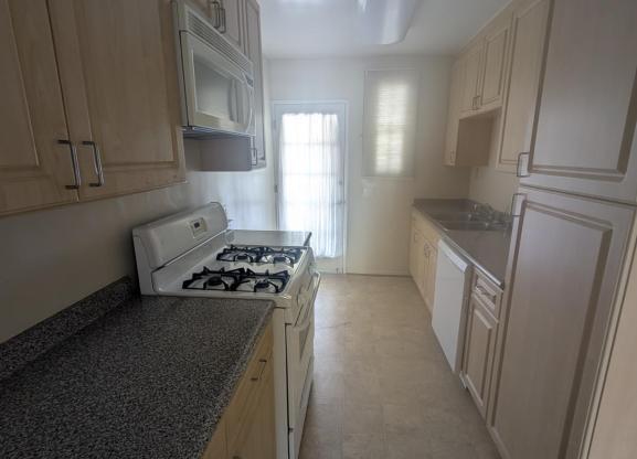 13206 1/2 RIVERSIDE DR