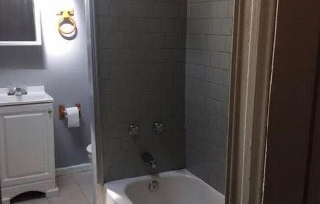 Spacious Rooms! W/D Hook Up! Available Now!