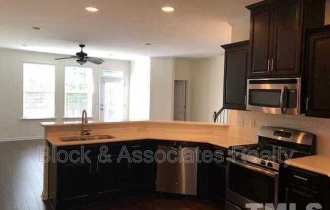 3 beds, 3.5 baths, 2,620 sqft, $2,395