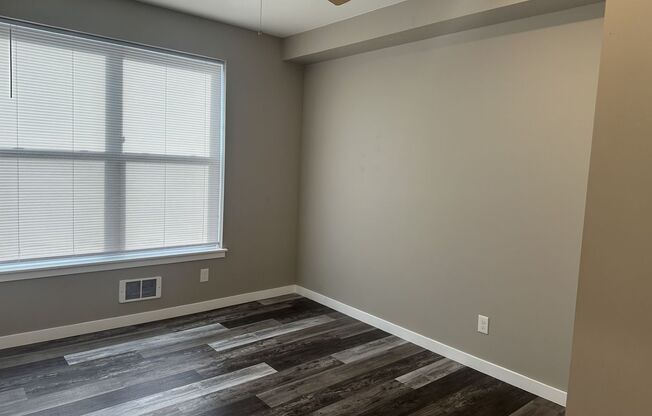 4 beds, 2 baths, $2,600, Unit 109-308