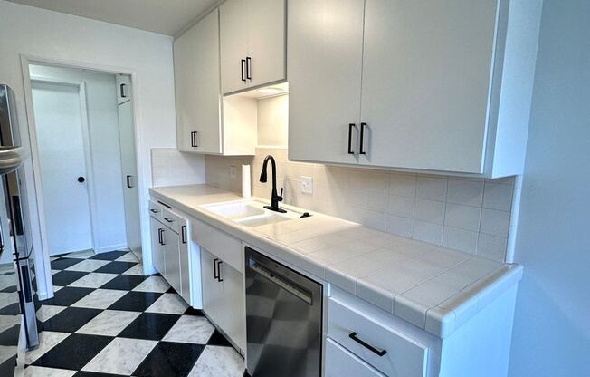 1 bed, 1 bath, $2,495, Unit # 3B