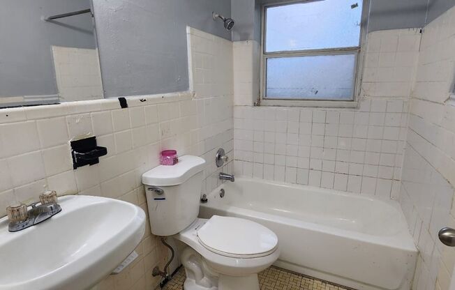 2/1 St Pete Single Family Home !