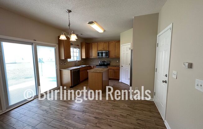 3 beds, 2.5 baths, $1,800