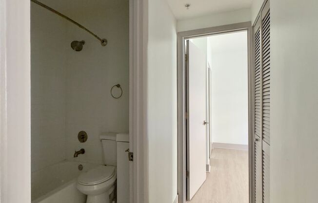 Studio, 1 bath, $700, Unit B2