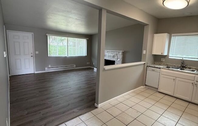 2 beds, 1 bath, 750 sqft, $1,900, Unit Unit #21