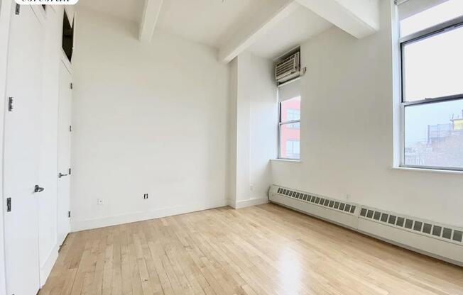 970 KENT AVE