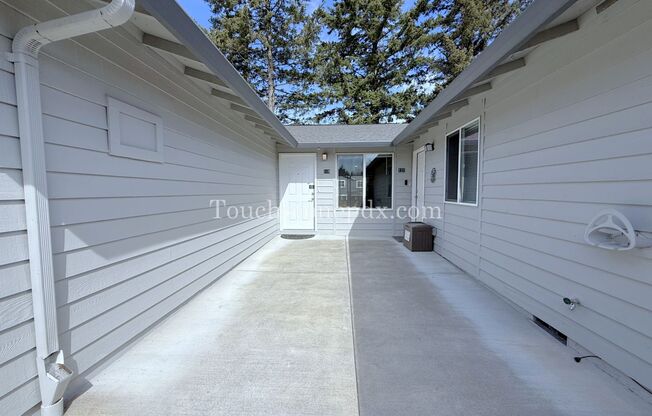 119 SE SWEETBRIAR LN